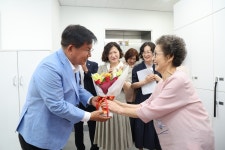 “함께 살아 더 따뜻한 1년”...창전동 효도숙식 경로당 1주년 기념 행사 개최