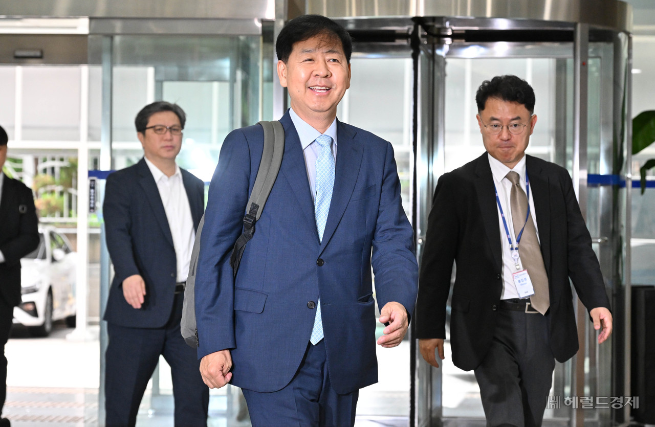 구윤철, 기획재정부 장관 후보자 AI국 신설, 정책 효율화에 힘쓸 것 - 인사청문회에서 발언 및 답변 모습 눈길