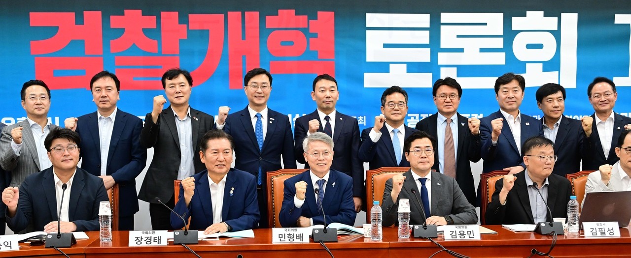 더불어민주당 대표 선거, 정청래 vs 박찬대 후보 강력한 검찰 개혁 약속