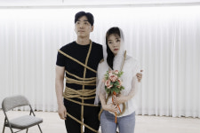 “고공행진 집값, 태어나면 평생 노비”…뼈 때리는 현실 부부 이야기 [인터뷰]