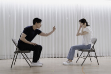 “고공행진 집값, 태어나면 평생 노비”…뼈 때리는 현실 부부 이야기 [인터뷰]