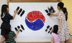 “제헌절 다시 쉬는 거야?”…공휴일 재지정 법안 발의, 17년 만에 부활할까