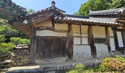외국인도 꼭 가봐야 할 사찰…서산 개심사·마애삼존불·보원사지 [정용식의 사찰 기행]