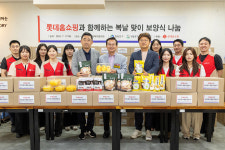 “무더운 여름 함께 이겨내요”…영등포구 전역에서 퍼지는 보양식 나눔 릴레이