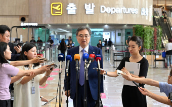 美 앞서 日 가는 조현 외교장관 “한일·한미일 관계 실용외교 업그레이드”