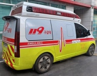 병원 안 가겠다는 할머니 두고 떠나는 119 구급대원 폭행한 손자