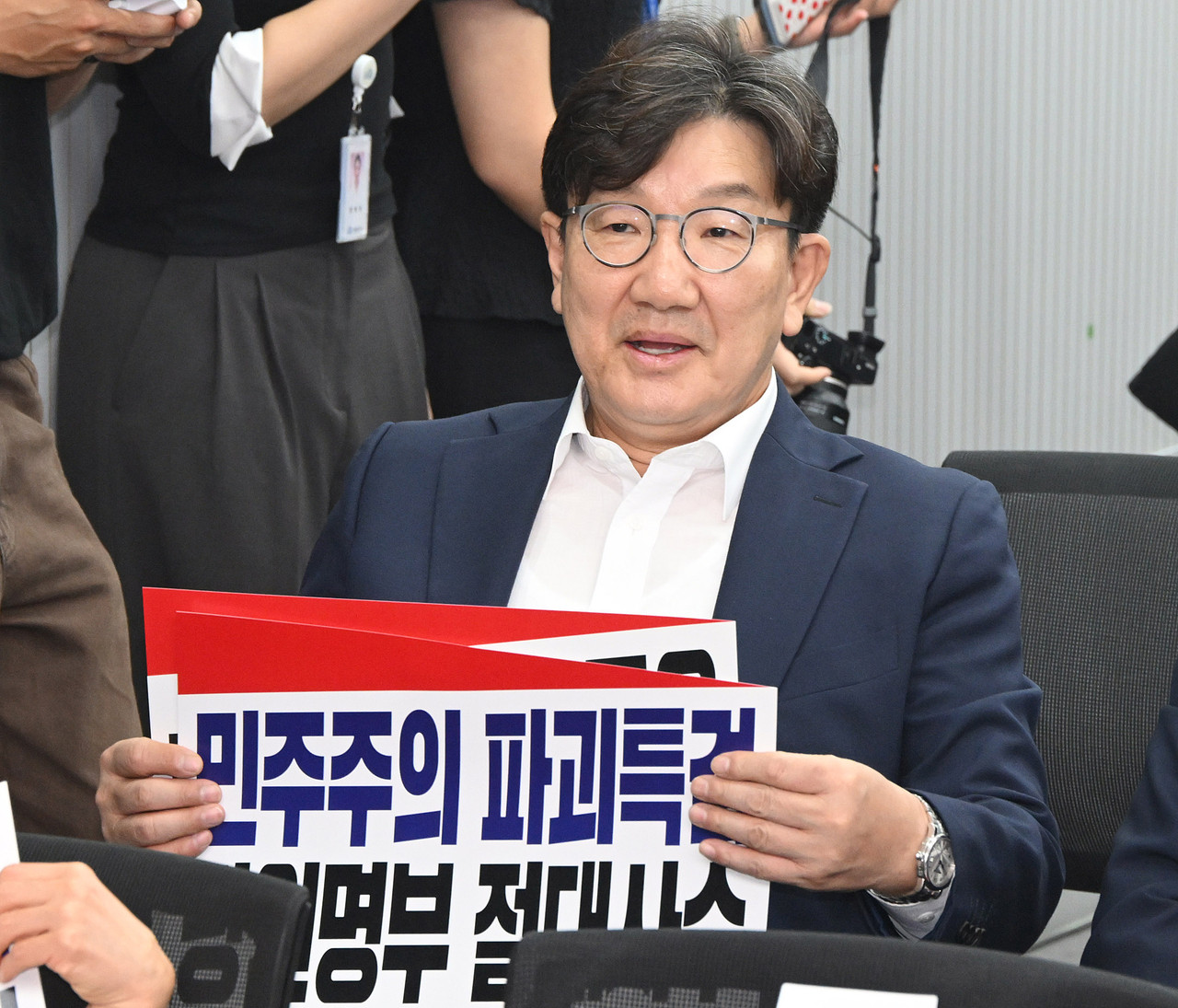 경찰, 통일교 금품수수 의혹 관련 대대적 압수수색 실시 중