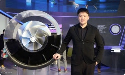 “청소 이모님 어디까지 진화?”…집게손 달고 장애물 넘어 화장실까지 섭렵