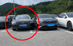“사진 찍기만 해봐”…‘민폐 주차’ 하고는 女운전자 위협한 아우디 차주