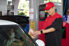 SK에너지, 강릉 주민에 생수 6만8000병 긴급 지원