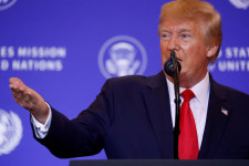 트럼프, ‘커크 암살’ 이후 좌파에 칼 빼들었다…“‘안티파’ 테러단체 지정”