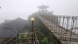 금오산 기암절벽과 수림의 조화…구미 해운사와 약사암 [정용식의 사찰 기행]