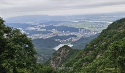 금오산 기암절벽과 수림의 조화…구미 해운사와 약사암 [정용식의 사찰 기행]