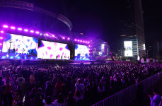 영동대로 수놓은 K-POP 강남 밤하늘 달궜다