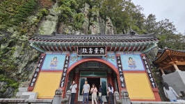 천혜의 절경 속 깊은 불심…‘국내 최대 동굴법당’ 의령 일붕사 [정용식의 사찰 기행]