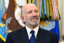 러트닉 美상무 “일본 대미투자 과반은 전력·에너지”