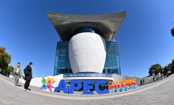 편의점 업계 “APEC 경주에 K-푸드존 확대”…케데헌 진열대도