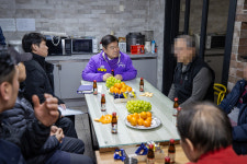 이필형 동대문구청장 연말 한파 앞두고 고시원·여인숙 찾아 애로 청취