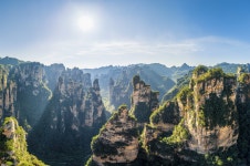 ‘효도관광 성지’ 中 장가계서 한국인 관광객 태운 버스 사고…2명 부상