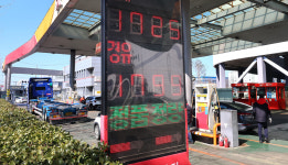 정부 ‘유가 교란 엄단’에도 기름값 폭등…리터당 2000원 목전