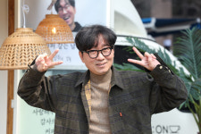“감독님! 2천명도 모자라요” 장항준, 200명에 직접 커피 준 현장…1시간전부터 마감됐다