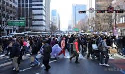 [헤럴드pic] 북적이는 광화문 광장 인근 횡단보도