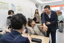 광진구, 어르신 위한 ‘천천히 편의점’ 운영