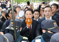 “무식한 국민들이 뭘 알겠나” 투표용지 부족 사태에 드라마 ‘야인시대’ 대사 소환 ‘실소’