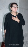 양희은, 각막 이식 수술 후 근황…“아파야만 쉬는 여자인가”