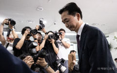 [헤럴드pic] 사무실 들어서는 김지용 중수청장 후보자