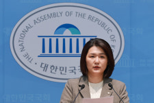 국민의힘 김태규 ‘부엉이바위’ 발언 사흘 만에…조경태, 노무현 묘역 참배 “대신 사죄”