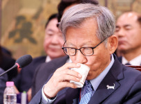 ‘친일파 글씨’ 논란에 유홍준 “자랑될까봐 내 소장품이라 밝히지 않아, 부끄럽다”