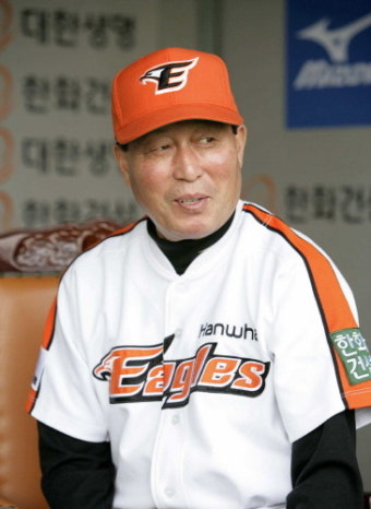 번트냐 강공이냐 '김인식 감독의 초반승부 해법은?'