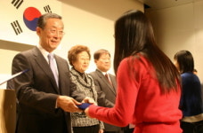 두을장학재단, 여대생 88명에 장학금 지급