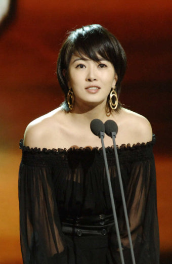 김혜수 이어 김선아도 '나훈아 루머' 피해 호소...법적 대응 시사