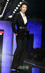 [포토]김동수, 패션쇼 무대에서 강렬한 포스 발산
