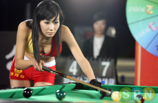 [포토]레이싱모델 남정숙, 이번 샷 꼭 성공해야 하는데...