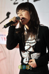 [포토]소녀시대 태연, 노래연습실서 라이브로 축하공연