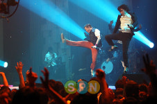 [포토]싸이-김장훈 함께 날아올라