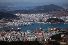 발아래 황홀경을 두고 오르는 사량도 옥녀봉