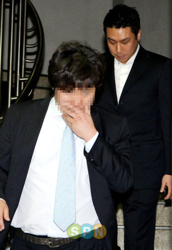 [포토]고개숙인 이상민, '선고공판 후 묵묵히 귀가'