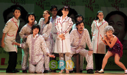 [포토]열연하는 뮤지컬 루나틱 드림팀 배우들