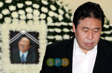 [포토]이상운 `故 백남봉 빈소 조문`