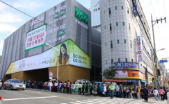 부산 모델하우스앞 모처럼 줄서기 광경