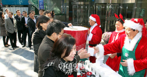 [포토]스타벅스 `100원의 행복` 캠페인