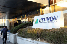 `유례없이 꼬여버린` 현대건설 M&A..뭐가 잘못된 거지
