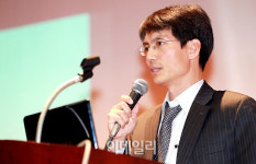 [포토]좋은 정보 얻고 가십시오..`2011 업계지도` 기념강연