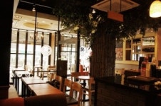 `새로운 매장 콘셉트 느껴보세요`