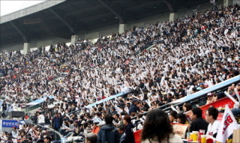 두산 최단경기 10만관중 돌파…좌석 점유율 98.8%