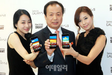 [포토]더 빠르고 가벼워진 `갤럭시S2` 출시